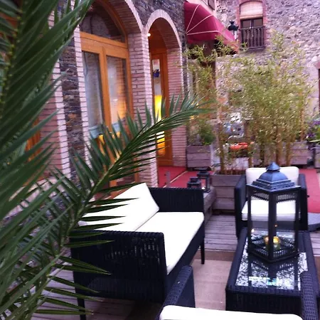 Hotel La Placa Garriguella